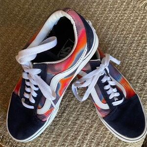 Vans size 6. Fun colorful shoe!